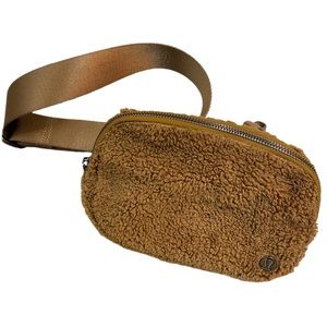 Lululemon • RARE Everywhere Sherpa Fleece Belt Bag in Burnt Caramel